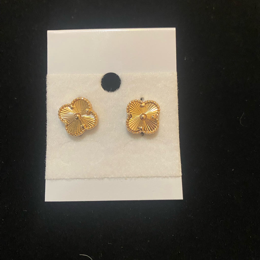 18 Kt Gold Filled Clover Stud Earrings